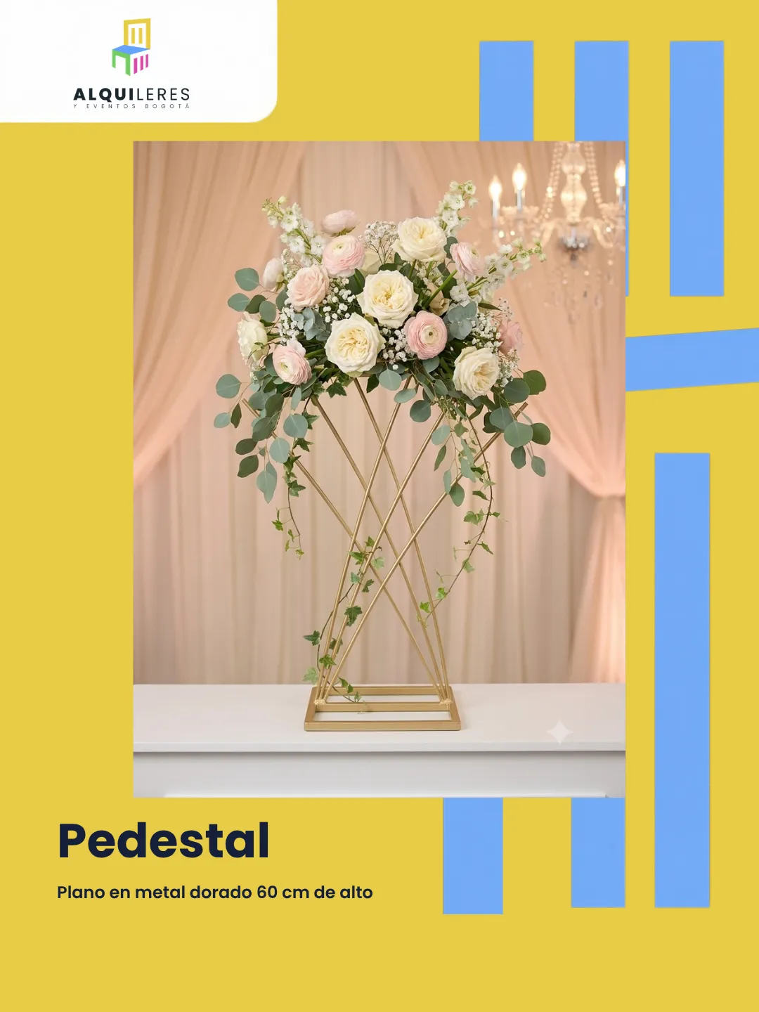 Pedestal plano geométrico en metal dorado de 60 cm con arreglo floral, alquiler de accesorios decorativos en Bogotá